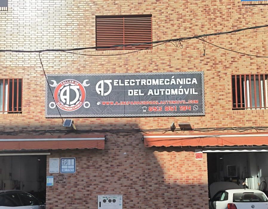 A J Reparaciones del Automóvil, foto 1 de 4
